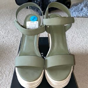 Kendall & Kylie Wedges